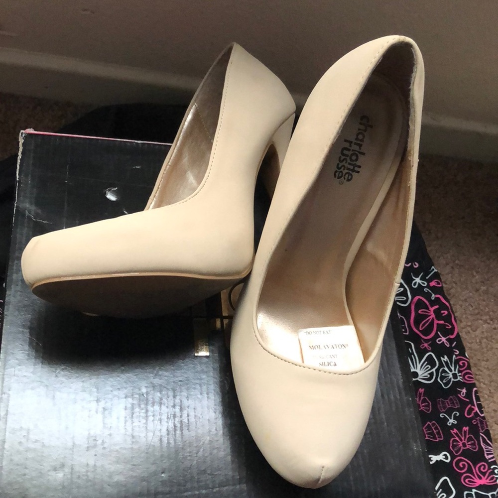 Tan Heels - Picture 2 of 3